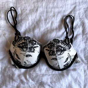 Victoria Secret 32D Adjustable Bra